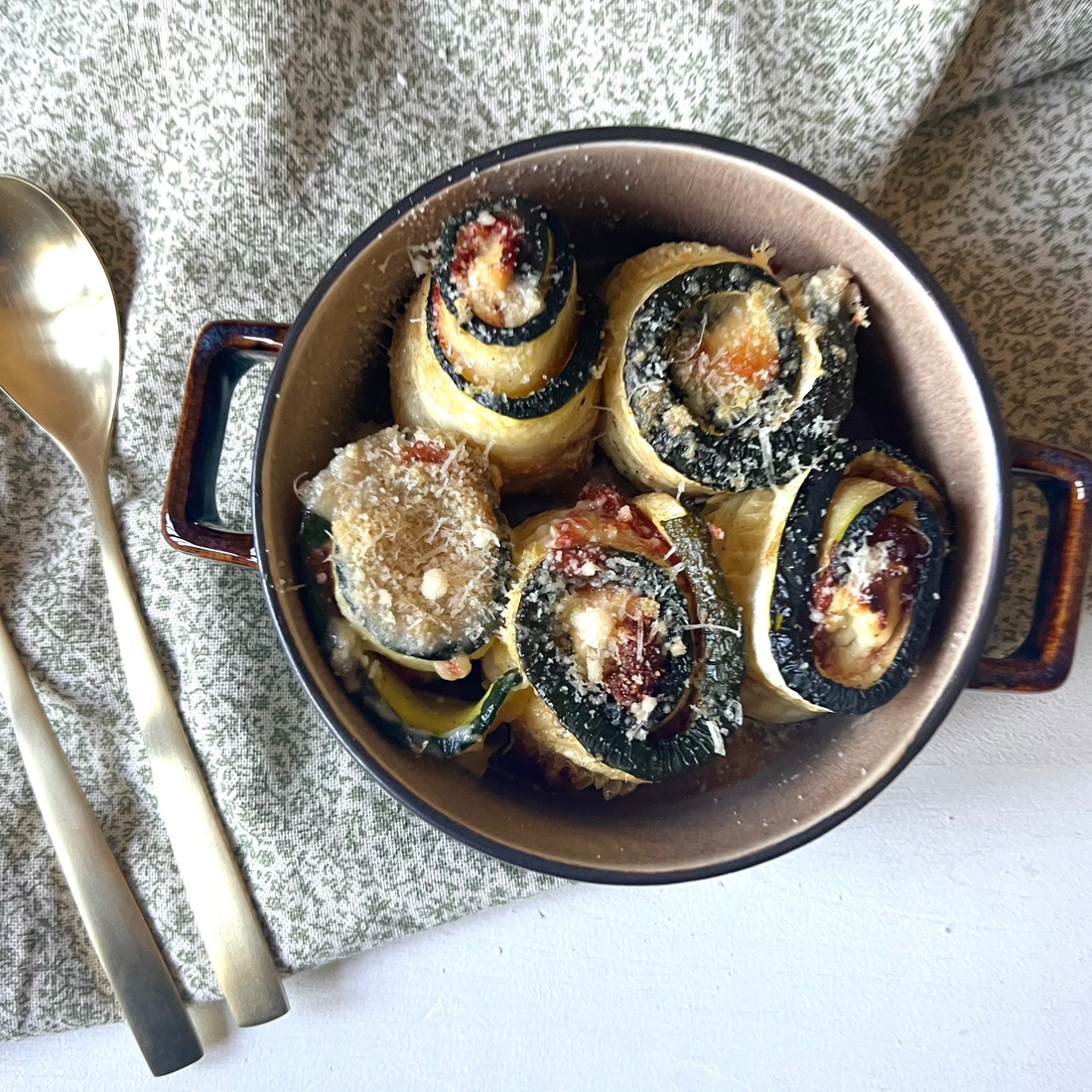 GEFÜLLTE ZUCCHINI ROLLEN