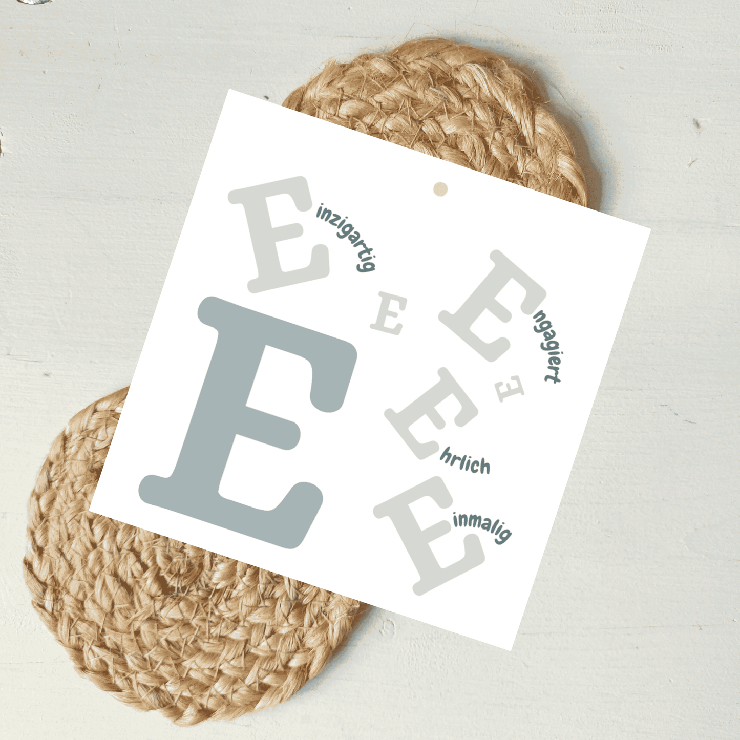 Geschenkanhänger Komplimente Buchstabe E aus hochwertigem Karton von foodigence