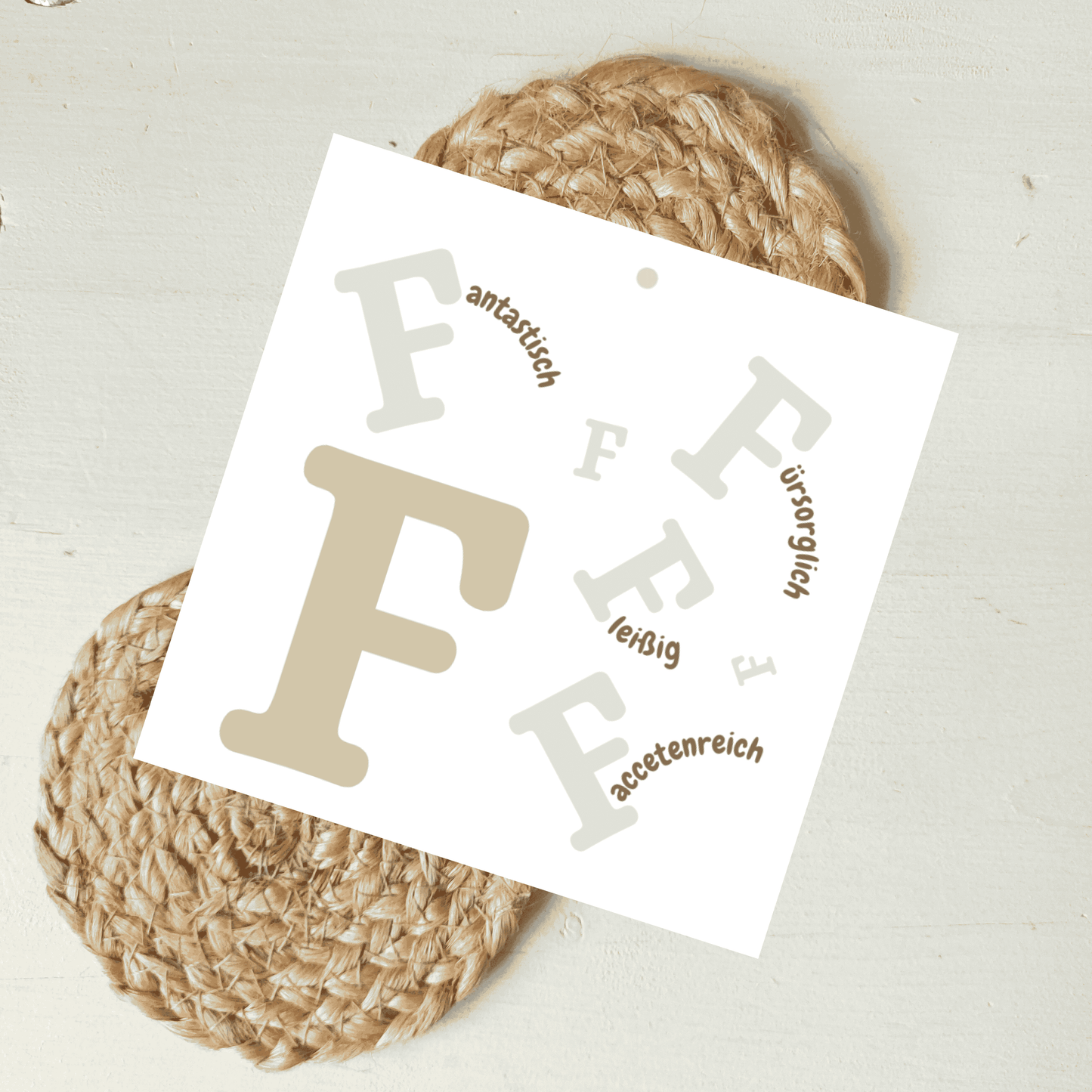 Geschenkanhänger Komplimente Buchstabe F aus hochwertigem Karton von foodigence
