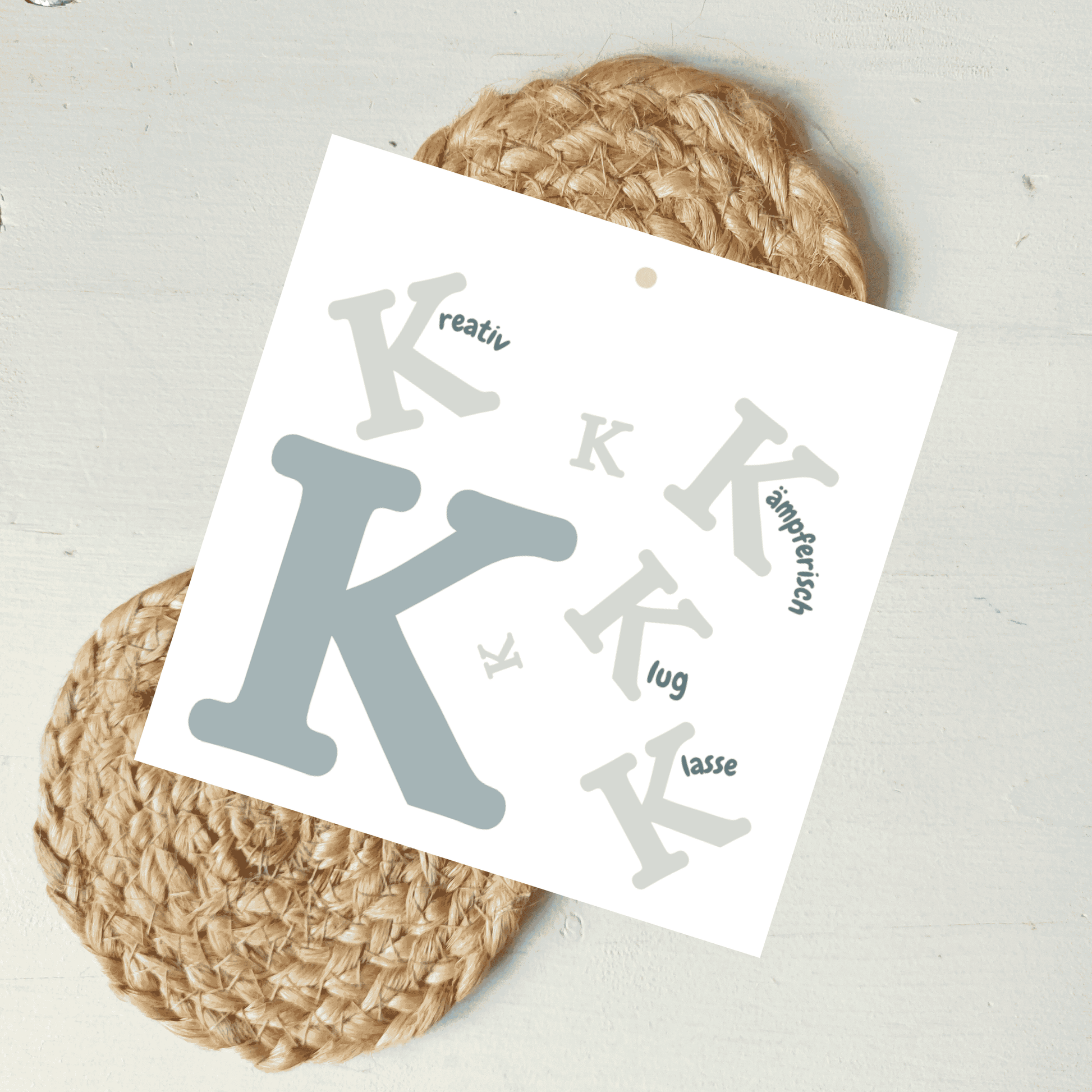 Geschenkanhänger Komplimente Buchstabe K aus hochwertigem Karton von foodigence