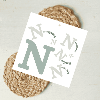 Geschenkanhänger Komplimente Buchstabe N aus hochwertigem Karton von foodigence