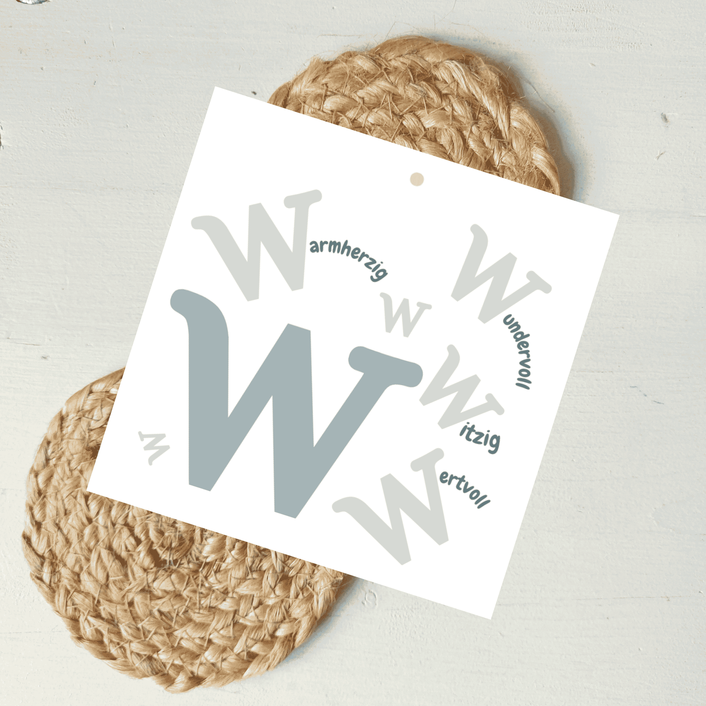 Geschenkanhänger Komplimente Buchstabe W aus hochwertigem Karton von foodigence