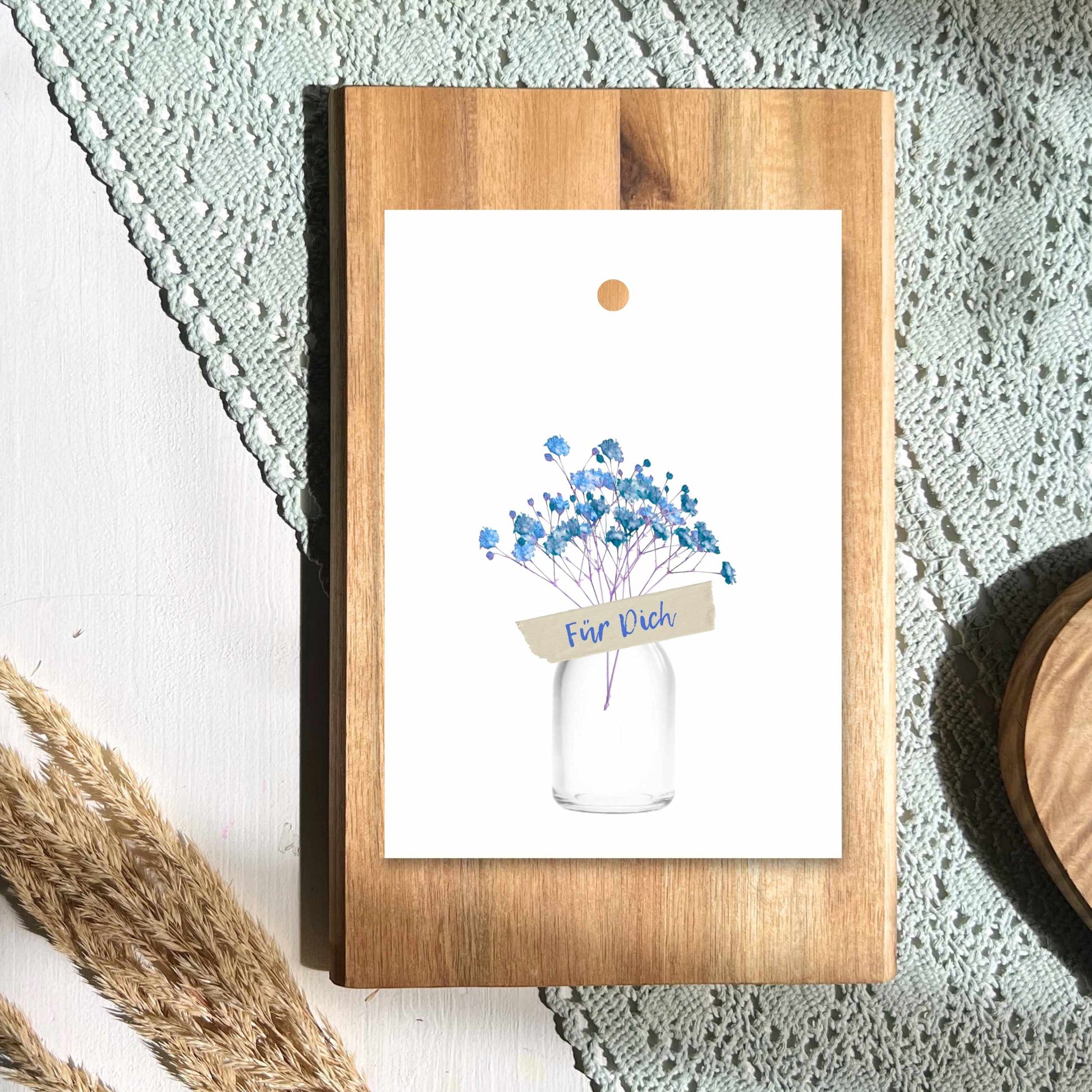 Geschenkanhänger aus Papier mit einer Vase mit Blumen und dem Text Für Dich von foodigence