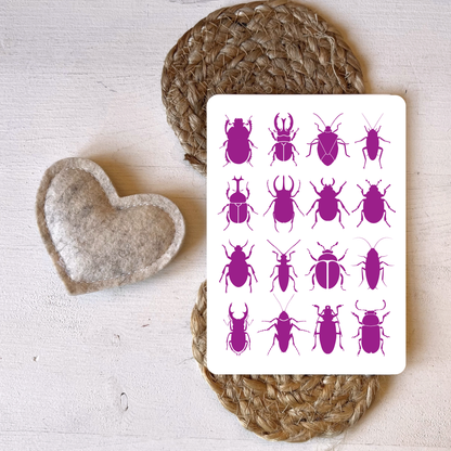 Postkarte mit violetten Käfern von foodigence