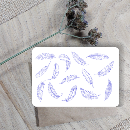 Postkarte mit blauen Federn zweifarbig