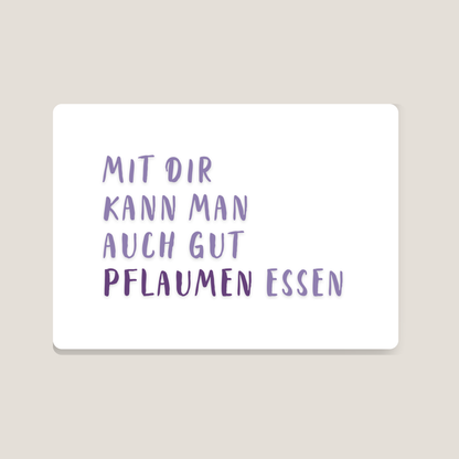 witzige Postkarte mit einem Spruch mit PFLAUMEN von foodigence