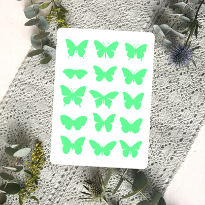 Karte in DIN A5 Format mit grünen Schmetterling-Silhouetten