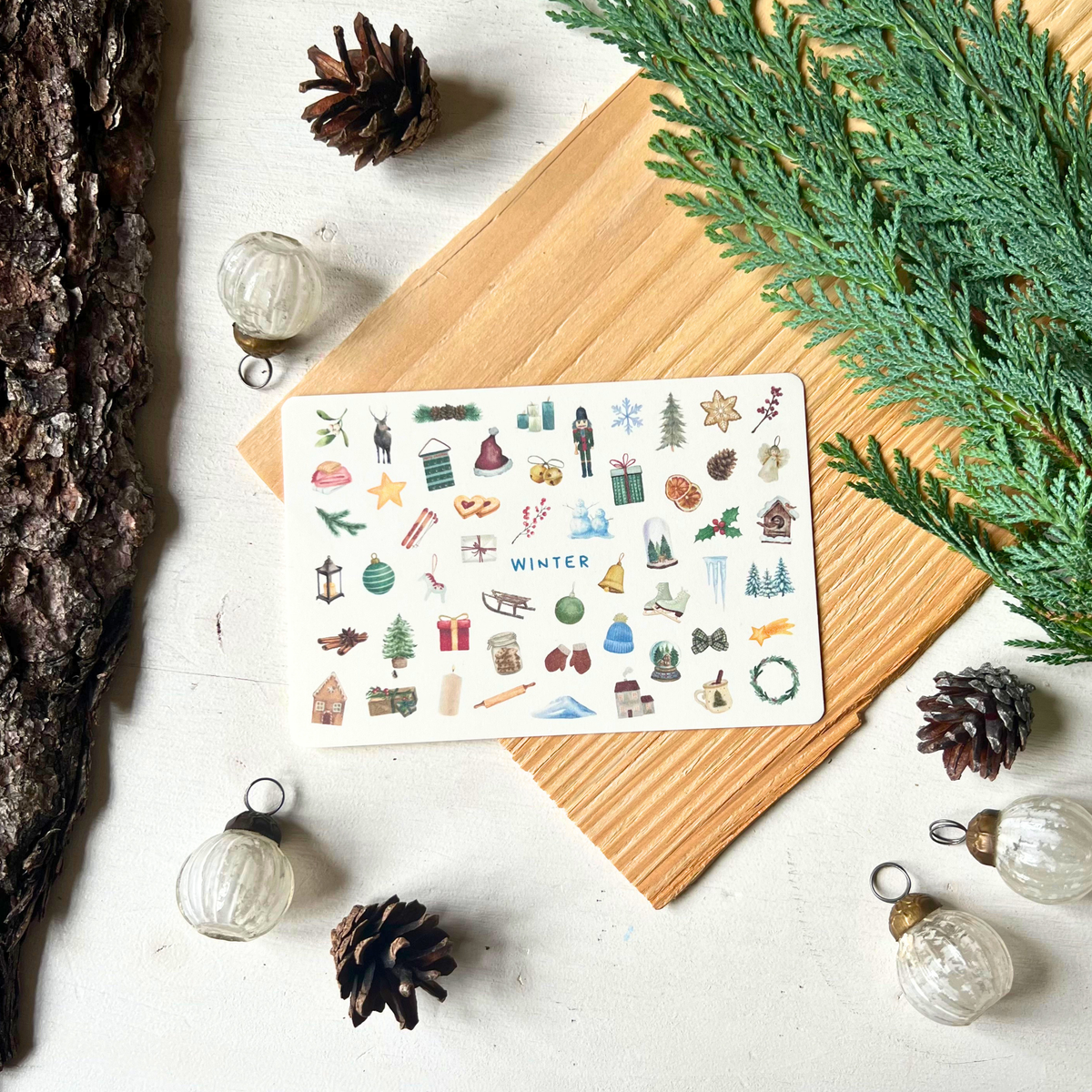 Postkarte Winter liegend mit winterlicher Deko foodigence 