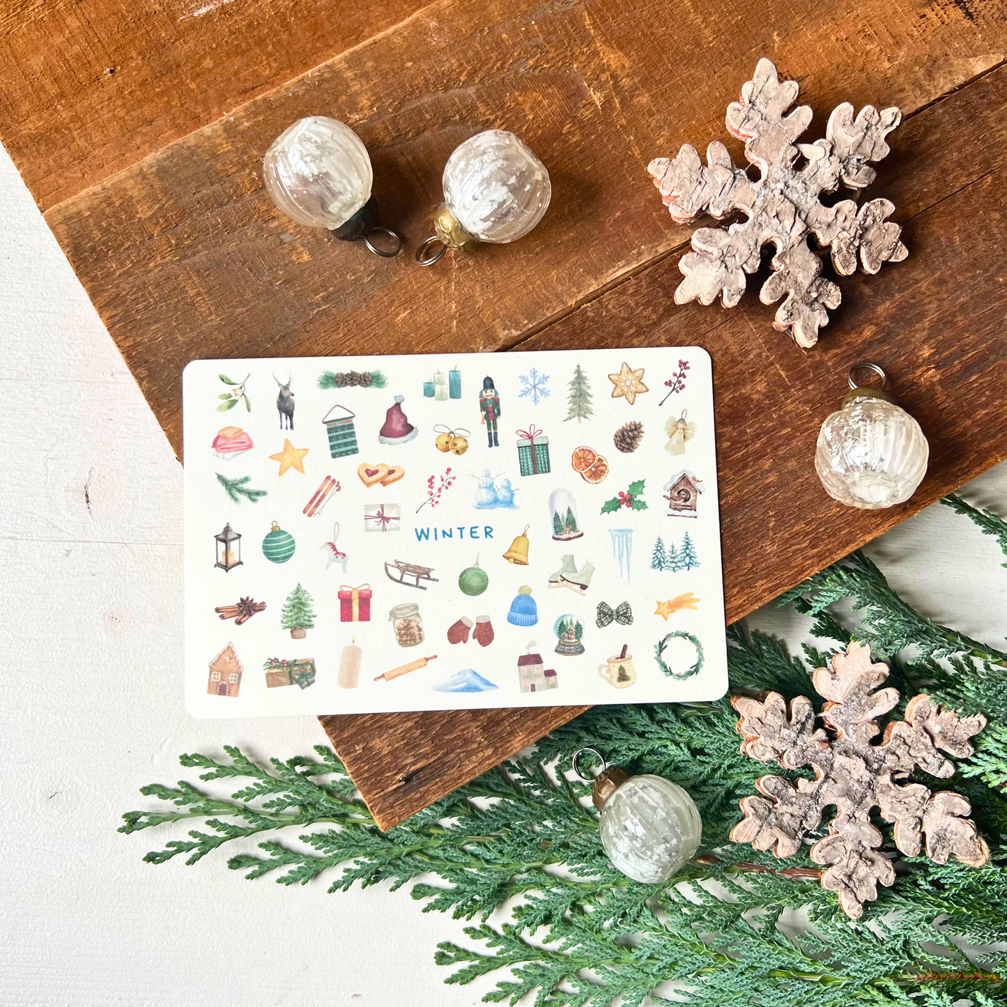 Postkarte Winter auf Holz liegend nit Sternenfoodigence 
