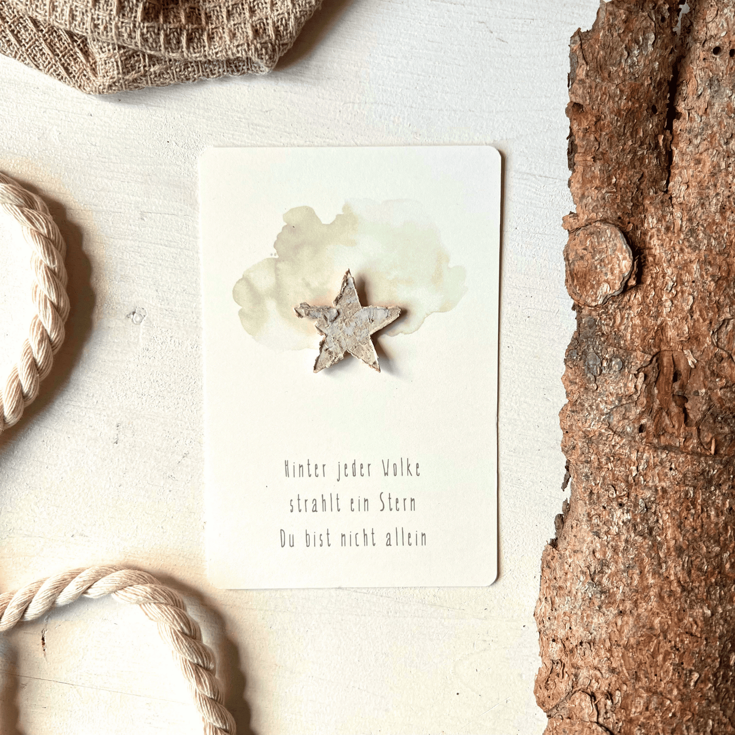 Postkarte mit Birkenstern "Hinter jeder Wolke strahlt ein Stern Du bist nicht allein" dekoriert