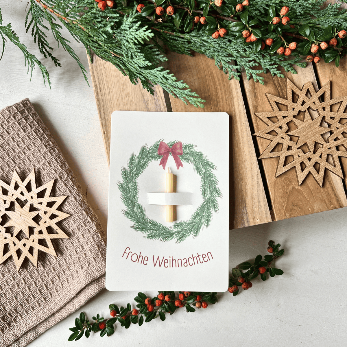 weihnachtliche Postkarten von foodigence mit echten Bienenwachskerzen zum Verschenken in der Weihnachtszeit "frohe Weihnachten" mit Weihnachtsschmuck