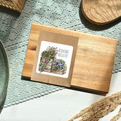 Samentütchen mit Wildblumensamen "blühende Aussicht" mit Blumen in Holzkisten von foodigence 