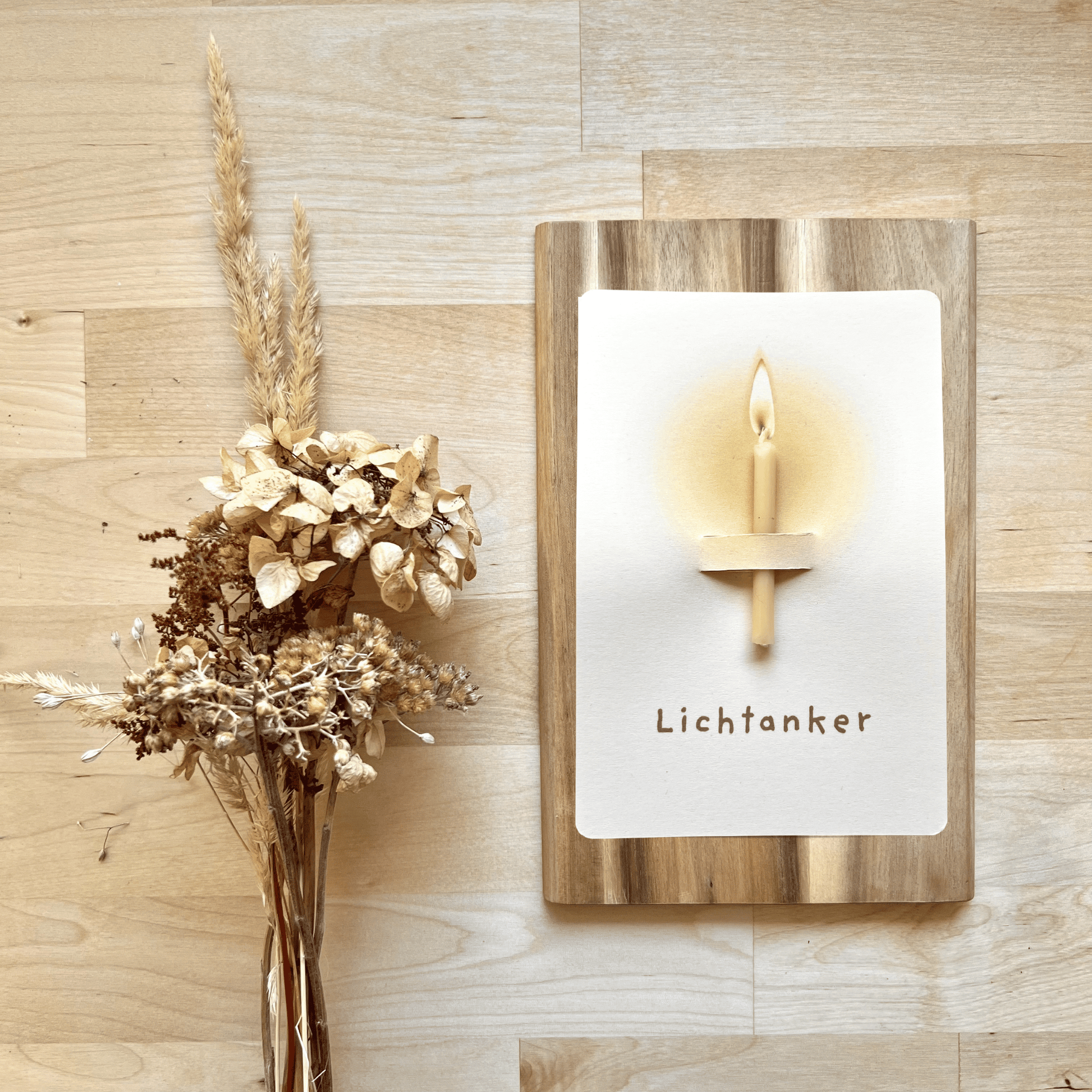 Postkarte mit Bienenwachskerze "Lichtanker"