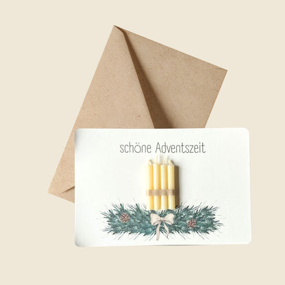 Postkarte mit vier Bienenwachskerzen als Adventskranz "schöne Adventszeit" mit Kratpapierumschlag